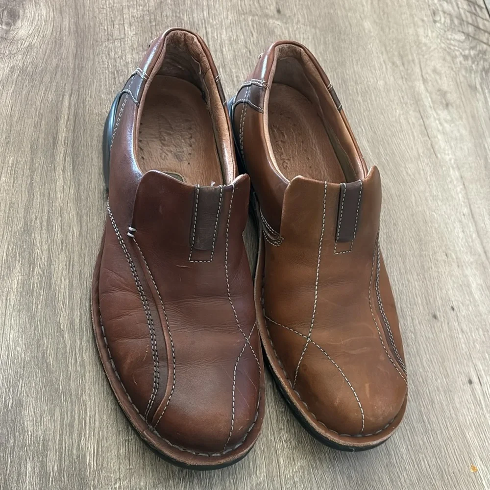 Clarks slip on dress shoes size 9